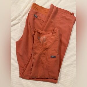 Figs scrub set peach/ salmon color